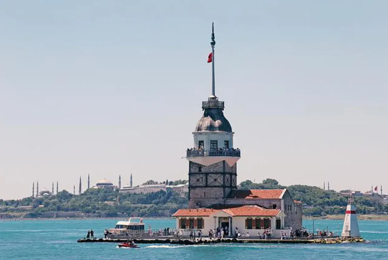 قصة برج الفتاة أشهر المعالم التاريخية بإسطنبول