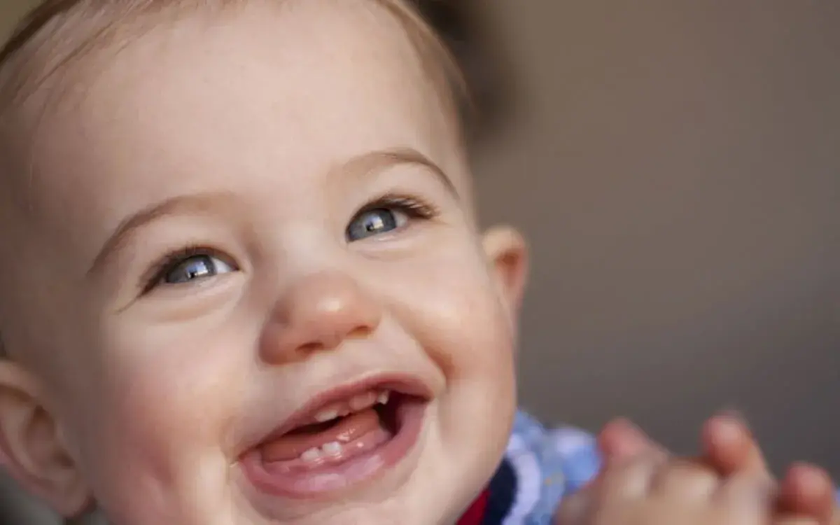 أعراض ظهور الأسنان عند الطفل الرضيع