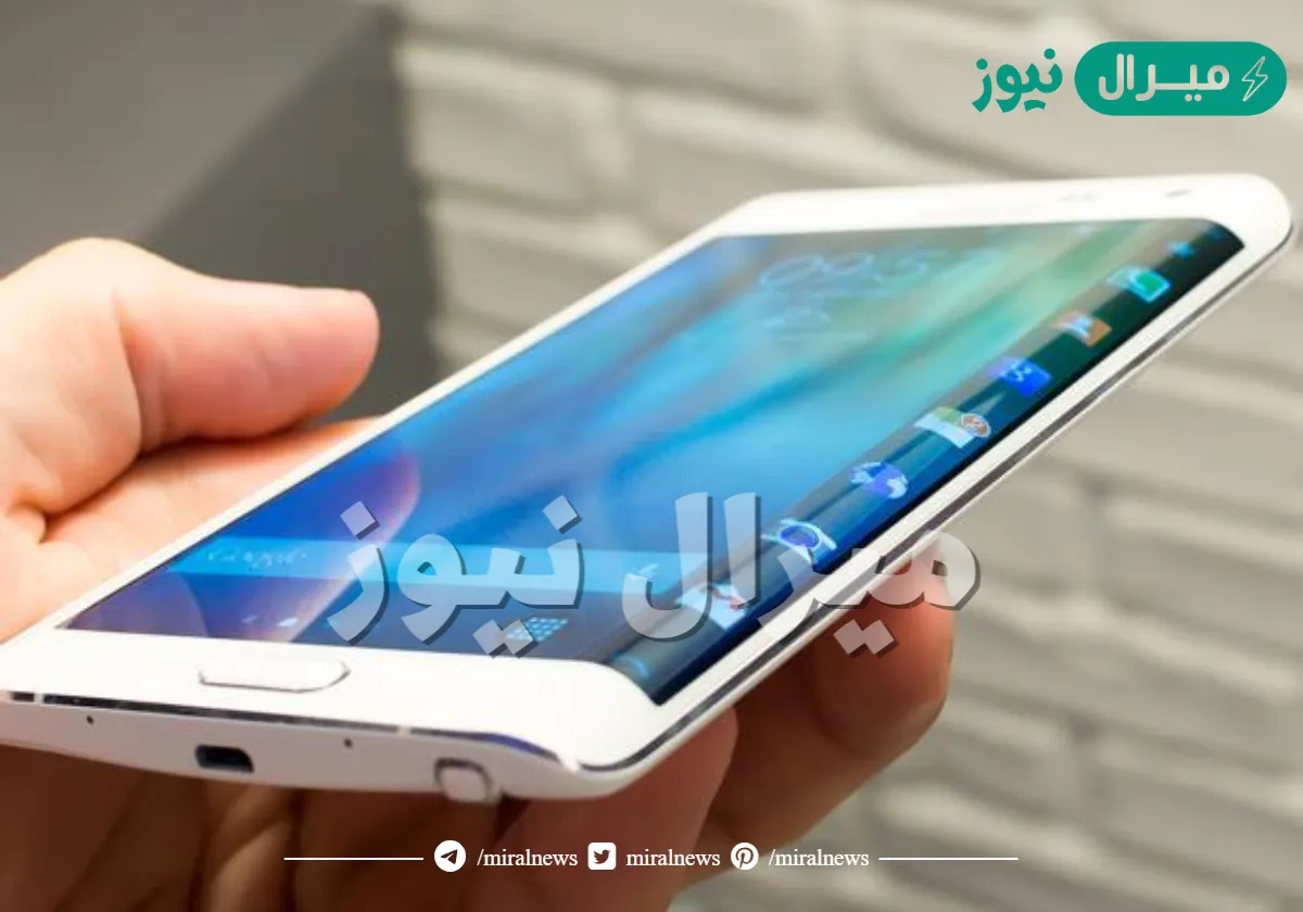 “يا بخت الصلع”..من غير كهربا اشحن موبايلك من صلعتك