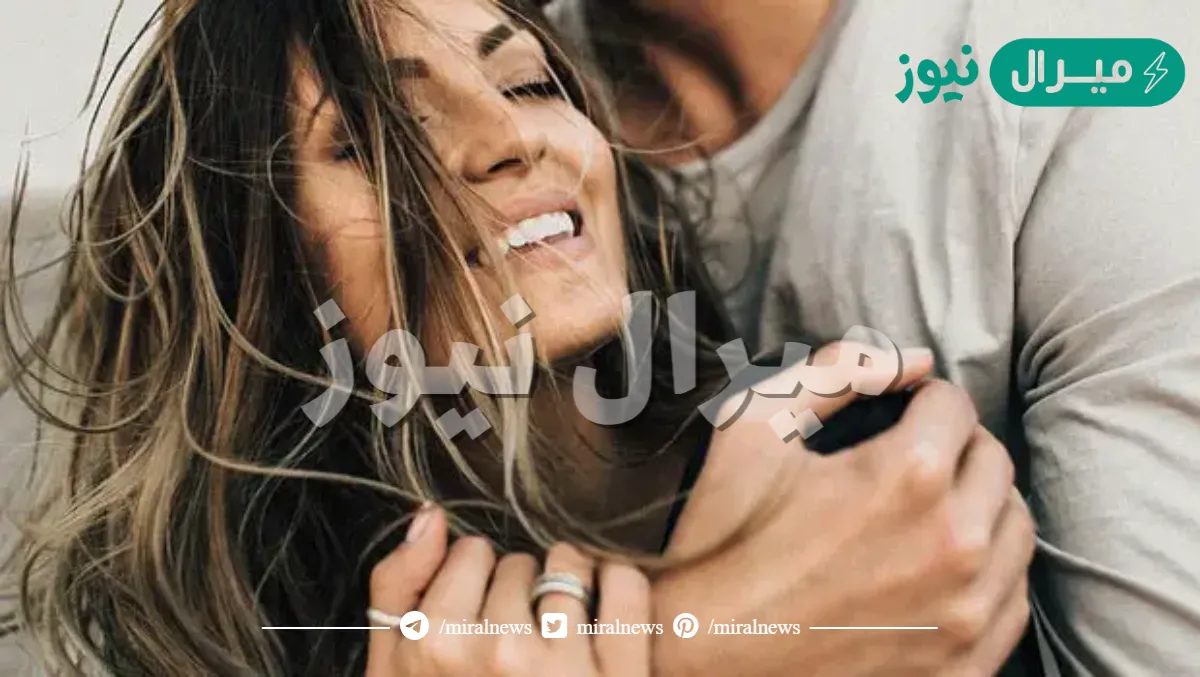 تفسير حلم الاحتضان من الخلف في المنام للعزباء والمتزوجة