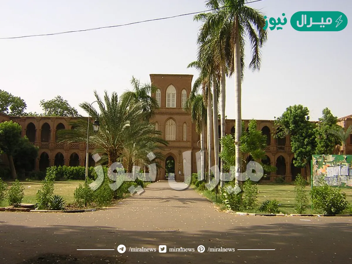 من هو اول مدير لجامعة الخرطوم