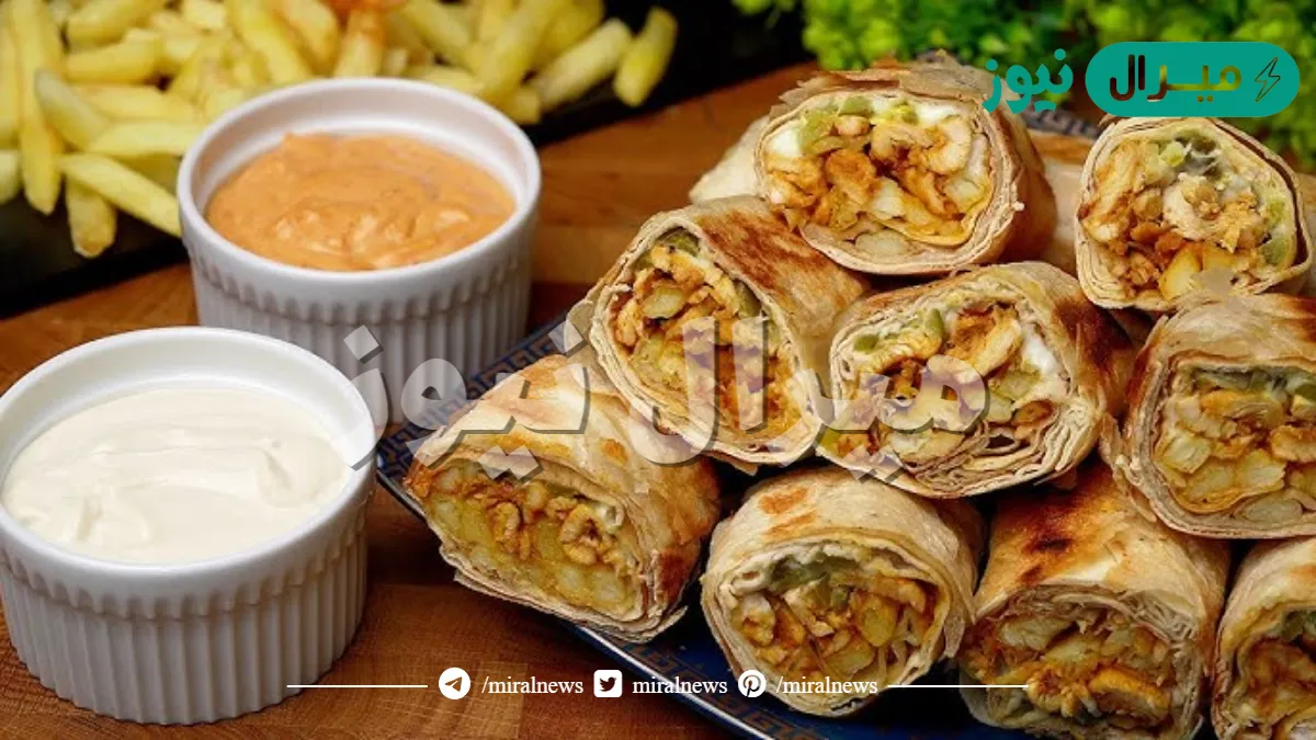 أخيراً كشفوا السر.. ضعي ملعقة واحدة من هذا المكون على شاورما الدجاج وستنسين طعم المطاعم للأبد