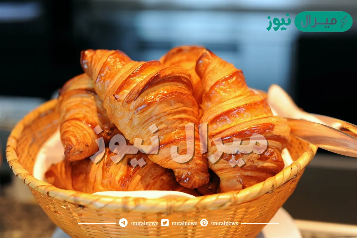 هتعمليه كل يوم من حلاوته.. الكرواسون بالجبنة هش وطري ويطعمه يجنن أحلى من الجاهز بكثير