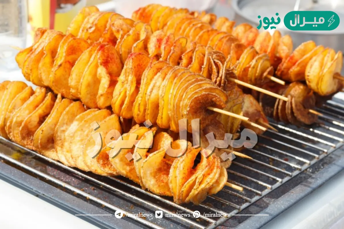 مقرمشة وطعمها ولذيذ.. طريقة عمل البطاطس الحلزونية بالتتبيلة الخطيرة قومي اعملى احلي اسناكس للأطفالك