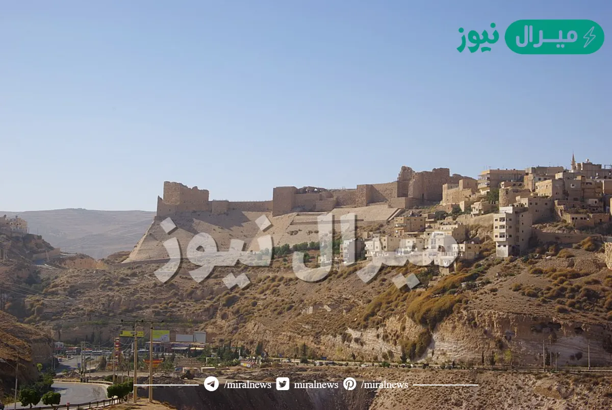 الملك الأيوبي الذي أنشأ مكتبة في الكرك هو