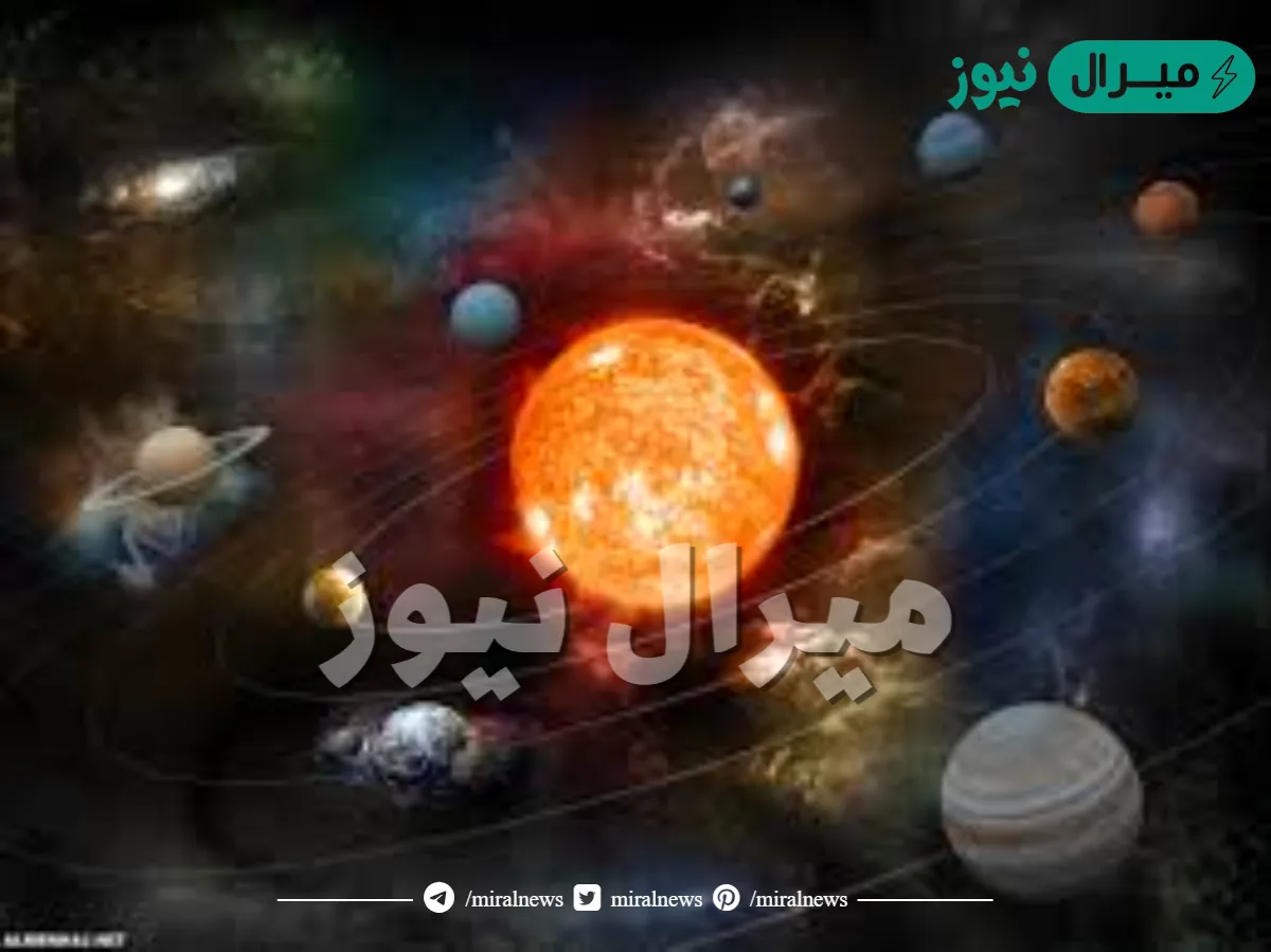 الاجرام الكبيرة التي تدور حول الكواكب تسمى