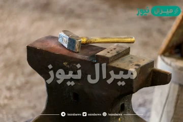 ما أنزل مطرقته على سندانه. السندان هو……