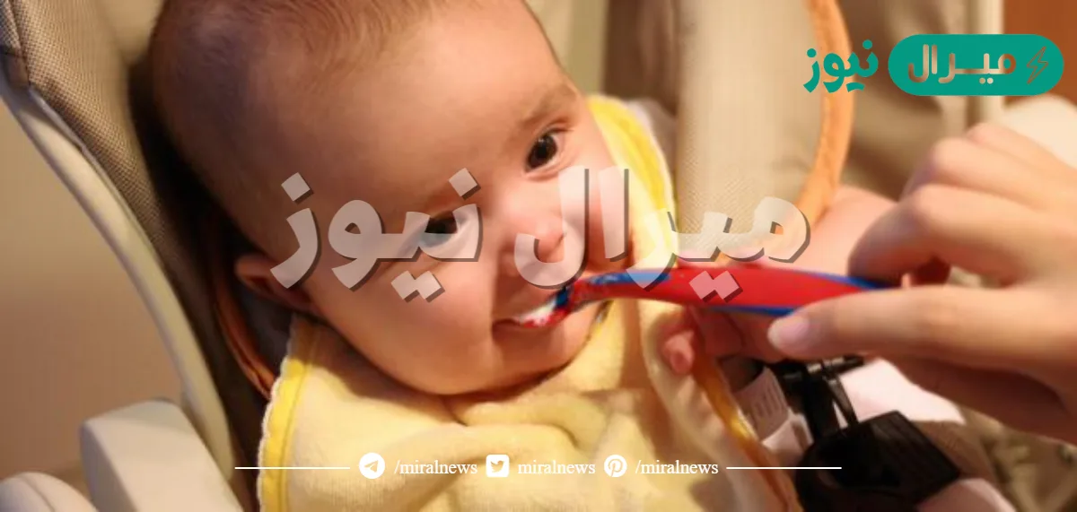 متى يبدا الطفل بالاكل