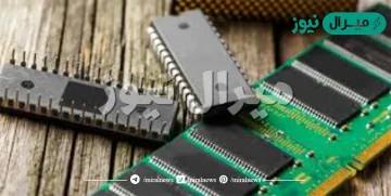 البرامج الثابتة firmware تخزن داخل ذاكرة القراءة فقط التي يمكن إعادة كتابة البيانات داخلها