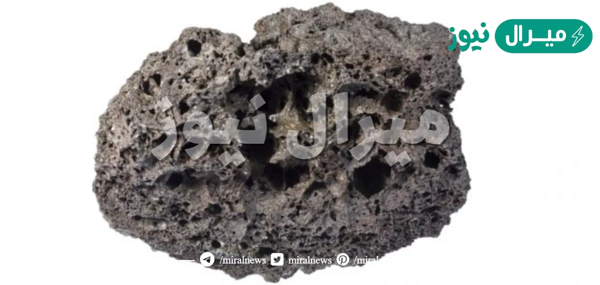 الصخور النارية الجوفية تحتوي على بلورات صغيرة.