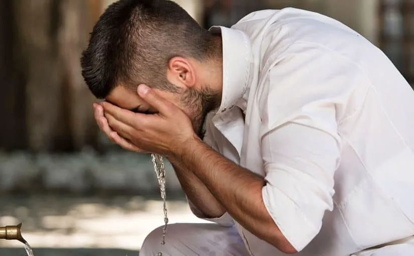 من سنن الوضوء غسل الوجه ثلاث مرات