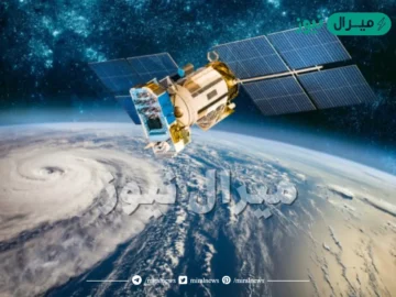 الأقمار الصناعية هي أجسام تدور في الفضاء الخارجي حول الشمس .