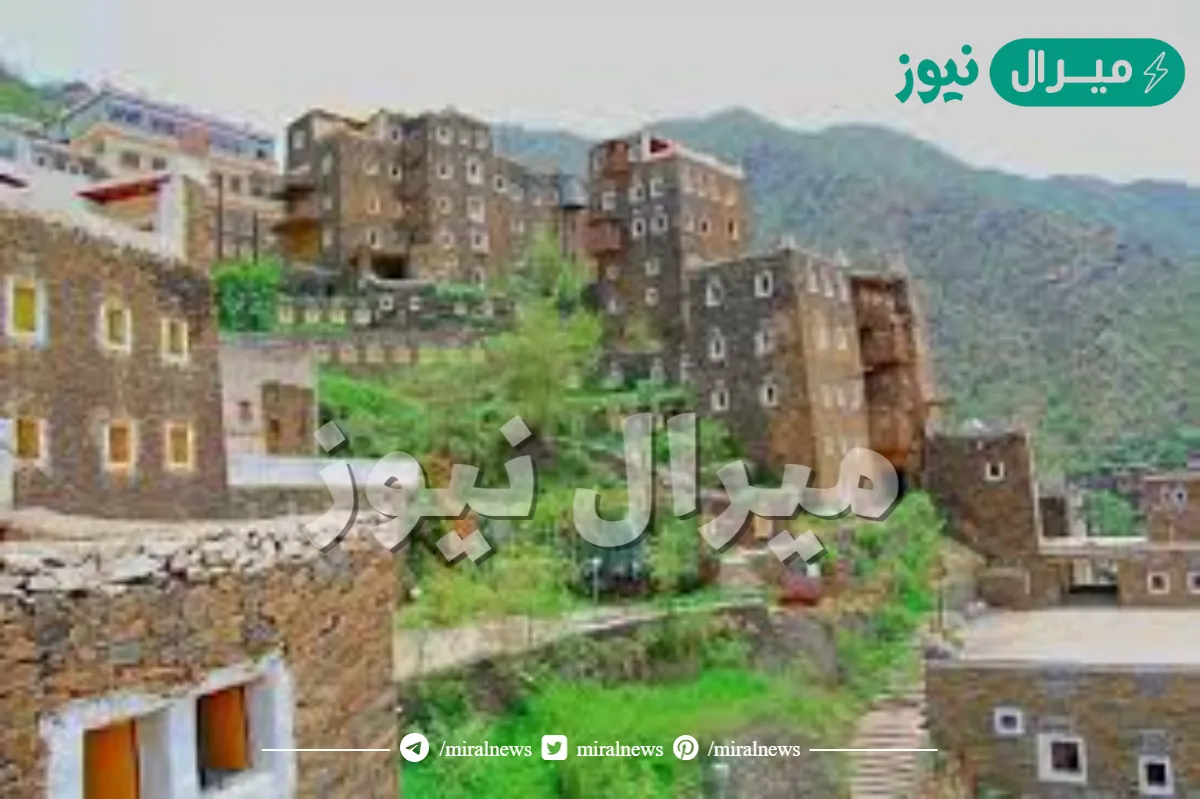 تتميز منطقة عسير بموقع جغرافي فريد بسبب تنوع تضاريسه