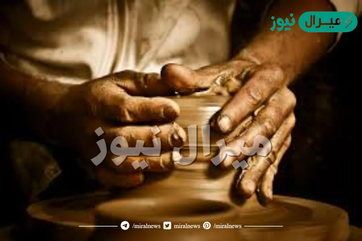 هو عبارة عن زجاج محفز و مسحوق يوضع على سطح المشغولات الفخارية